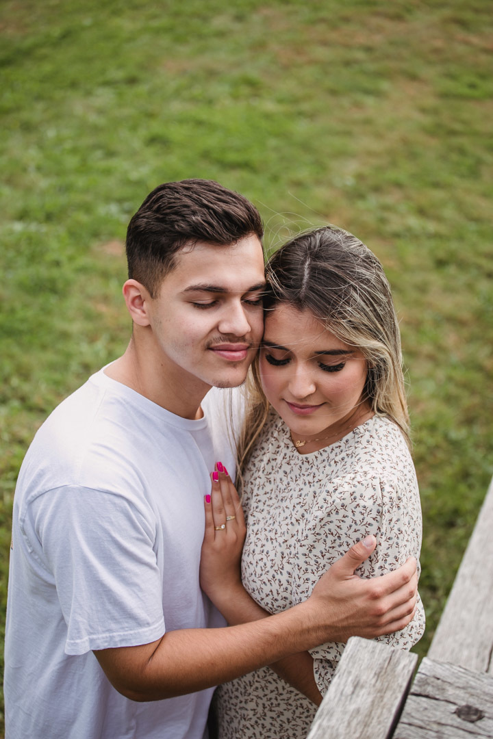 ensaio fotografico de casal realizado em Saugus-MA nos EUA, fotografado por Cinthia Toledo Fotografia/photography , fotografa de familia. fotos ao ar livre, natureza, romance, outono, fall.