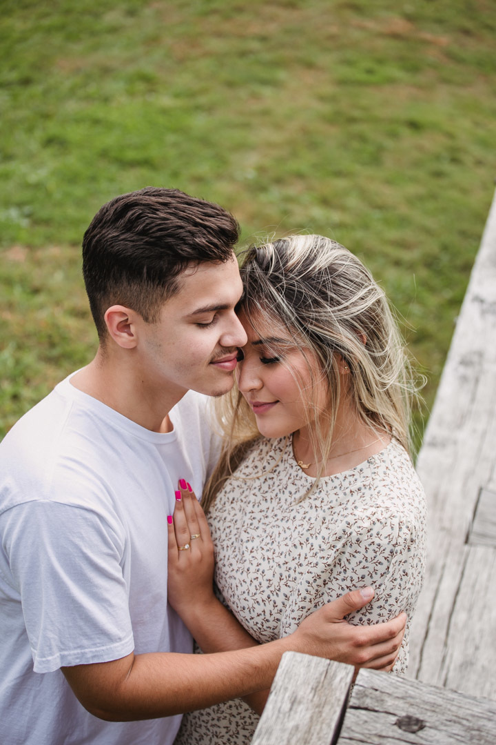 ensaio fotografico de casal realizado em Saugus-MA nos EUA, fotografado por Cinthia Toledo Fotografia/photography , fotografa de familia. fotos ao ar livre, natureza, romance, outono, fall.