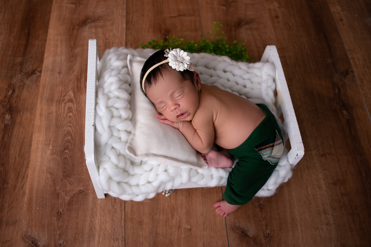 Ensaio newborn, fotografia newborn realizada no home-studio em Malden-MA EUA. fotografado por Cinthia Toledo fotografia/photography, Fotógrafa de Newborn, Gestante, Bebê e Famíla. newborn na caminha.