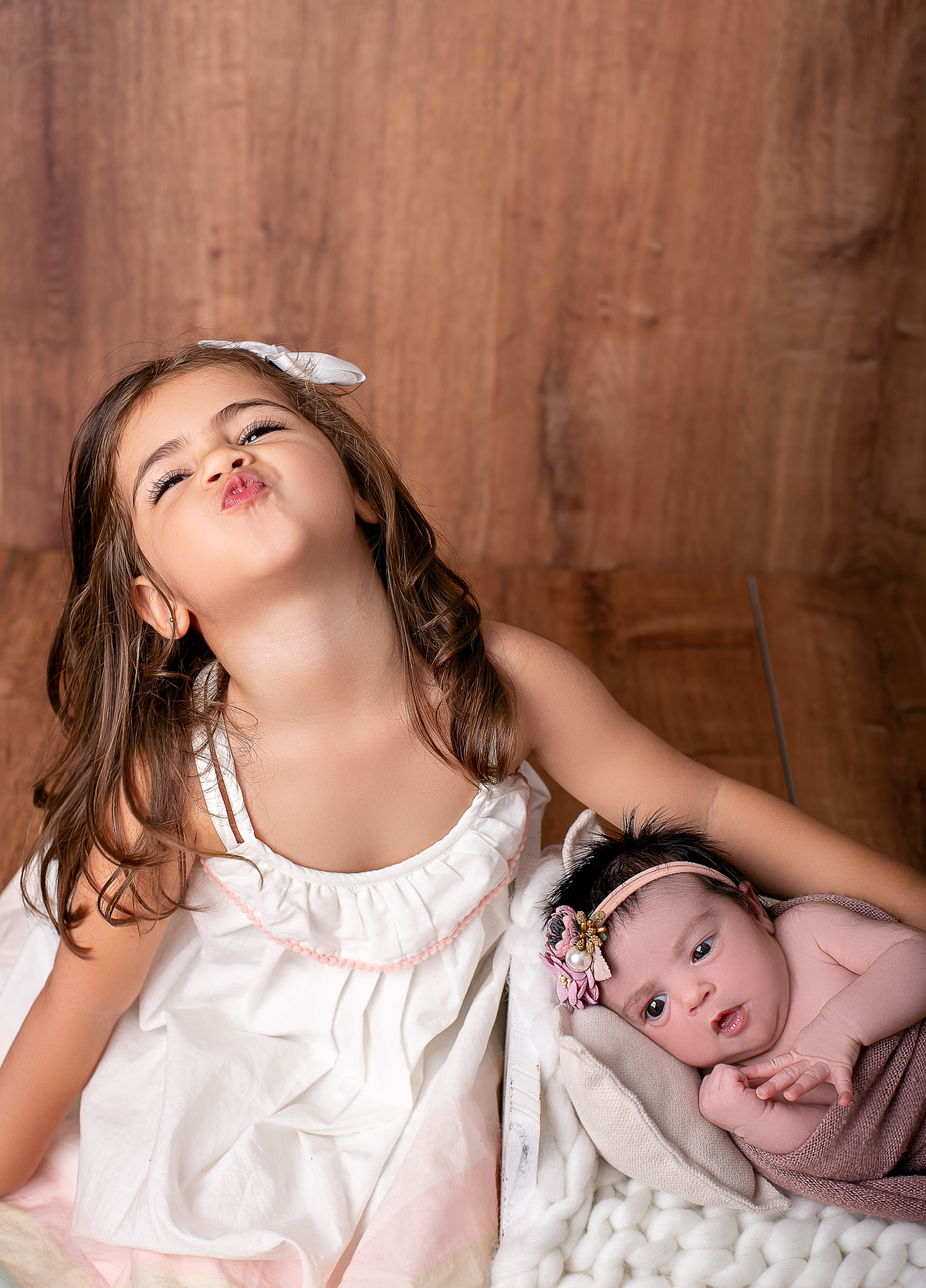 ensaio newborn feminino, fotografado por Cinthia Toledo photography/fotografia, Fotógrafa de Família especializada em newborn, fotografado em Malden-MA EUA. 
