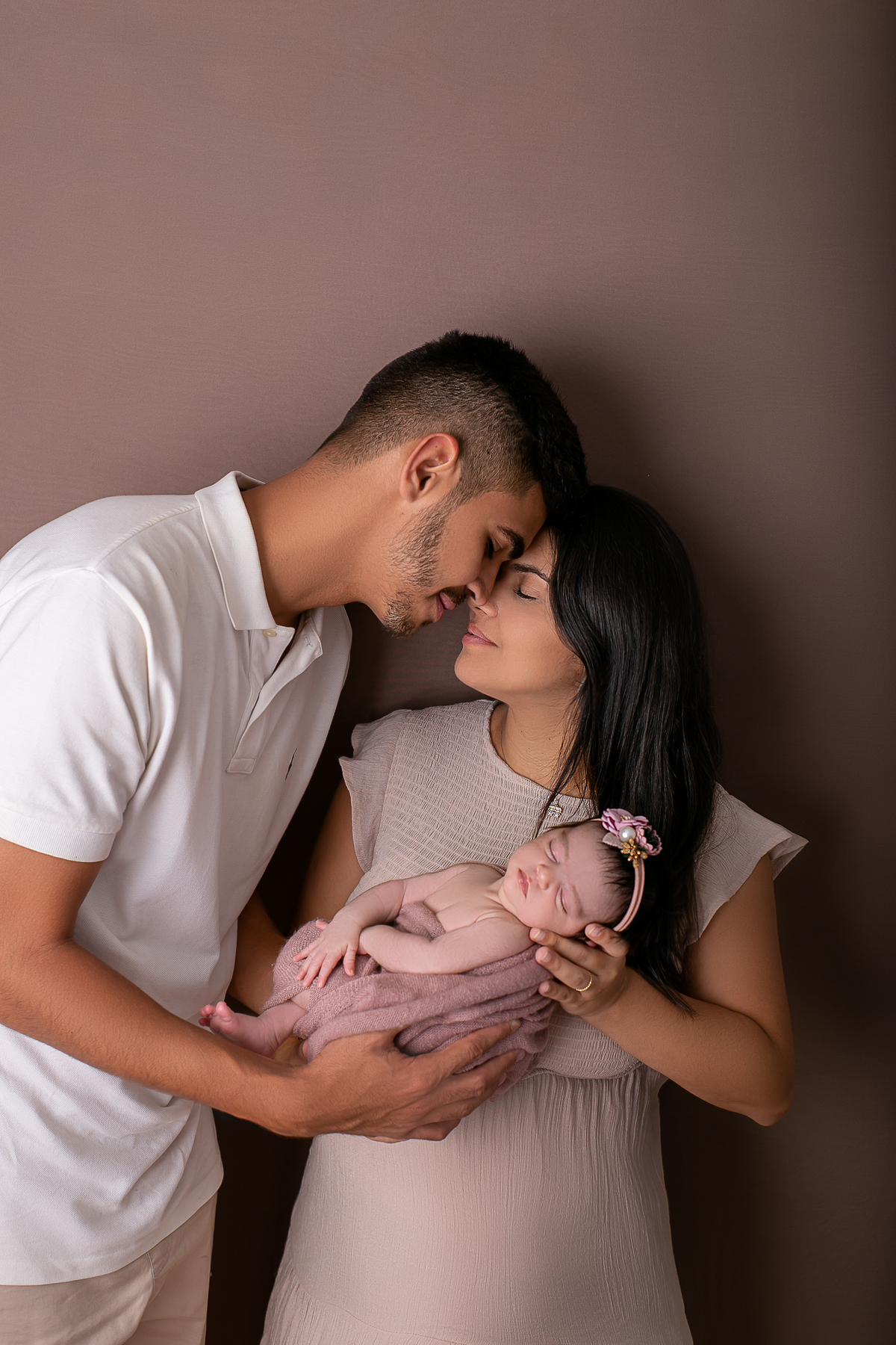 ensaio newborn feminino, fotografado por Cinthia Toledo photography/fotografia, Fotógrafa de Família especializada em newborn, fotografado em Malden-MA EUA.  retrato de familia