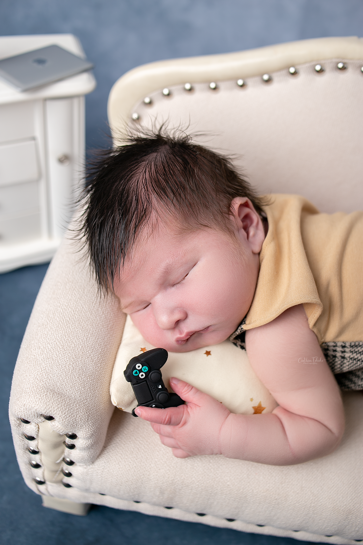 Ola boa noite! me chamo Cinthia Toledo, sou fotografa especializada em recem-nascidos(newborn), bebes, gestantes, fotografo  ensaios femininos, casais e familia. Atendo atualmente em Boston-MA, mas estarei com minha agenda aberta entre o final de Abril e 