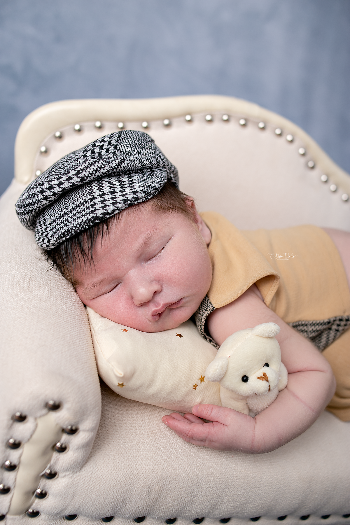Ola boa noite! me chamo Cinthia Toledo, sou fotografa especializada em recem-nascidos(newborn), bebes, gestantes, fotografo  ensaios femininos, casais e familia. Atendo atualmente em Boston-MA, mas estarei com minha agenda aberta entre o final de Abril e 