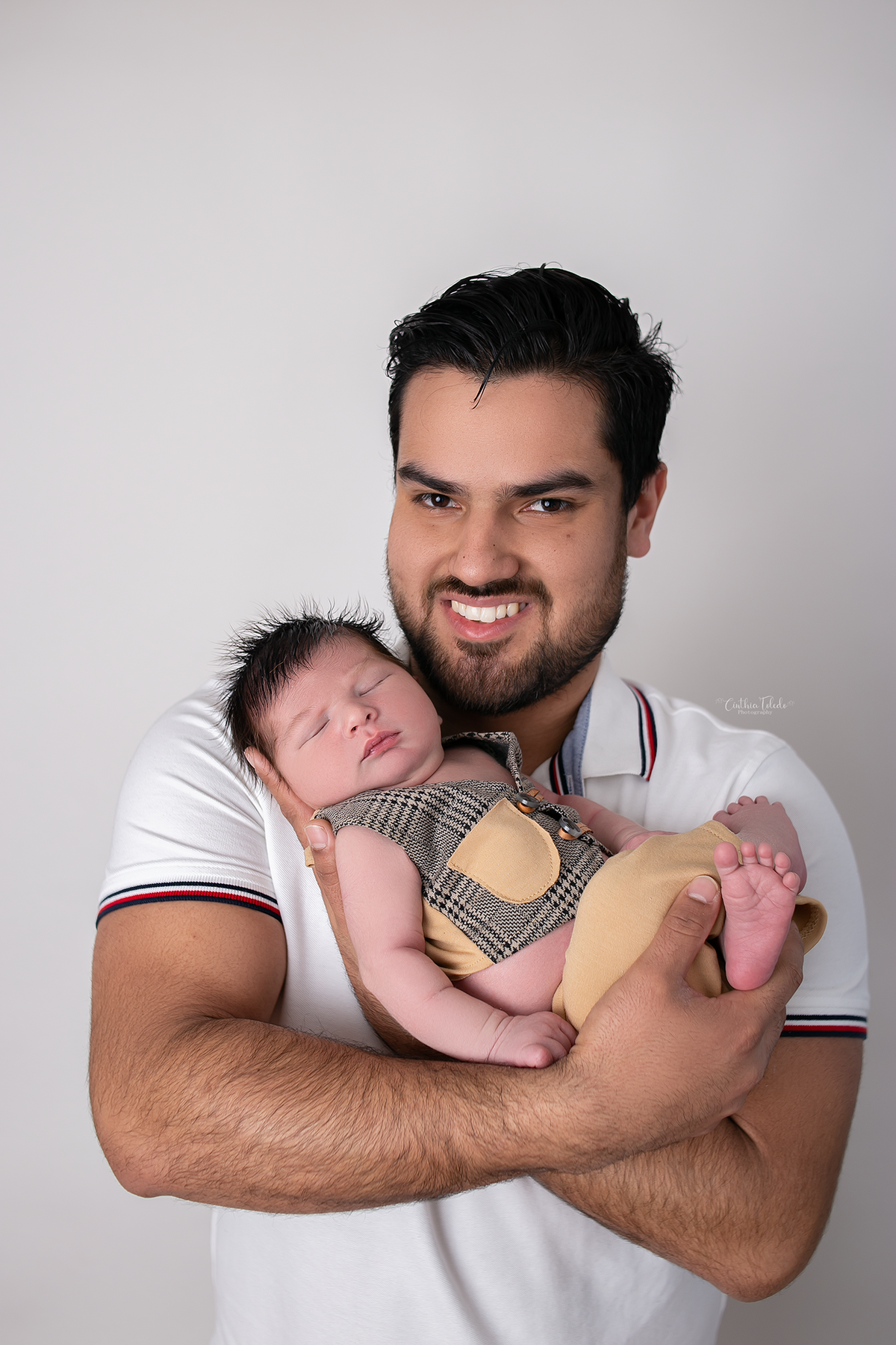 Ola boa noite! me chamo Cinthia Toledo, sou fotografa especializada em recem-nascidos(newborn), bebes, gestantes, fotografo  ensaios femininos, casais e familia. Atendo atualmente em Boston-MA, mas estarei com minha agenda aberta entre o final de Abril e 
