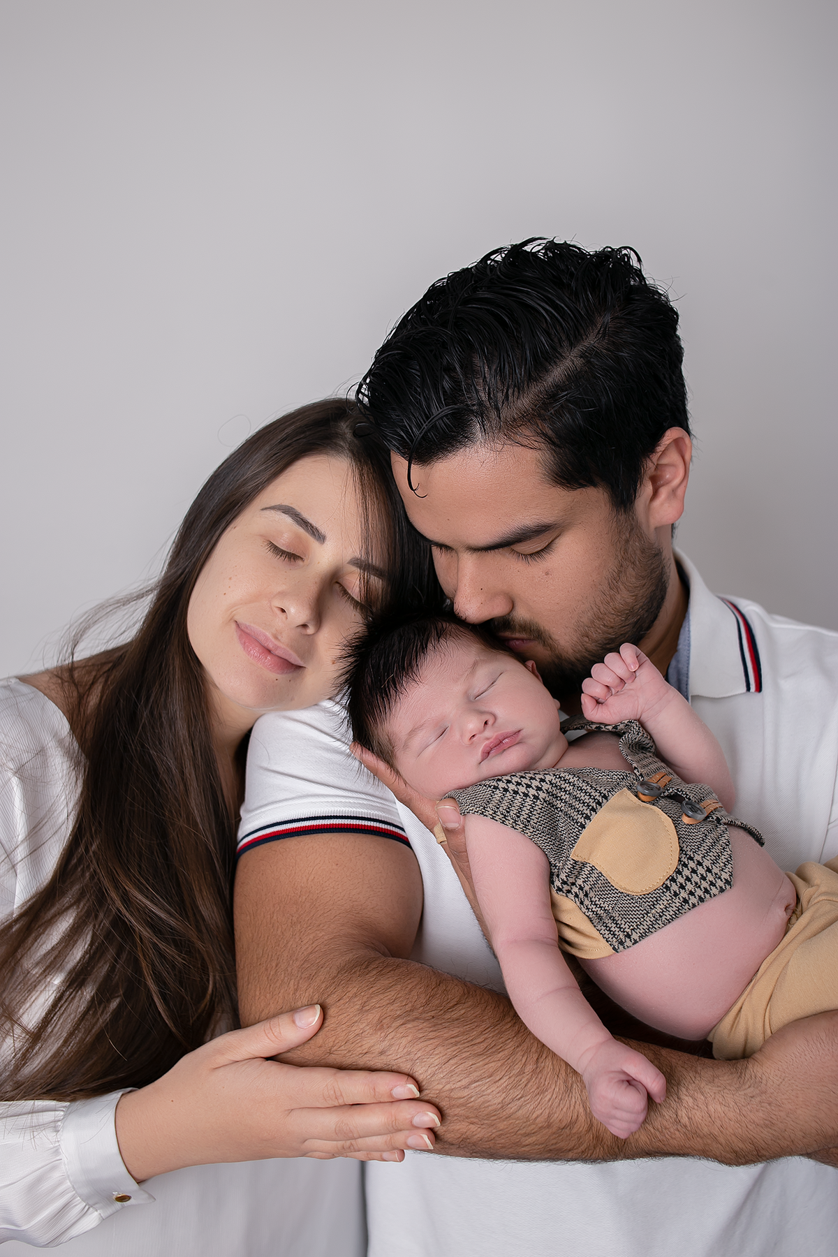 Ola boa noite! me chamo Cinthia Toledo, sou fotografa especializada em recem-nascidos(newborn), bebes, gestantes, fotografo  ensaios femininos, casais e familia. Atendo atualmente em Boston-MA, mas estarei com minha agenda aberta entre o final de Abril e 