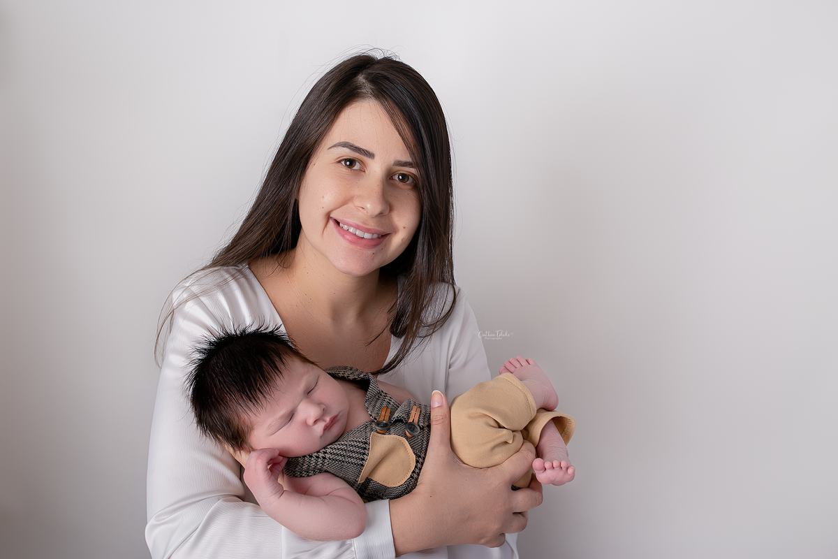 Ola boa noite! me chamo Cinthia Toledo, sou fotografa especializada em recem-nascidos(newborn), bebes, gestantes, fotografo  ensaios femininos, casais e familia. Atendo atualmente em Boston-MA, mas estarei com minha agenda aberta entre o final de Abril e 