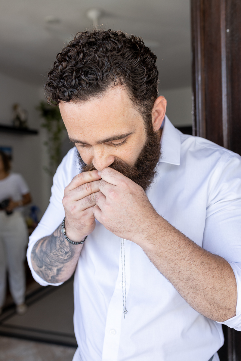 Noivo com lembranças.
