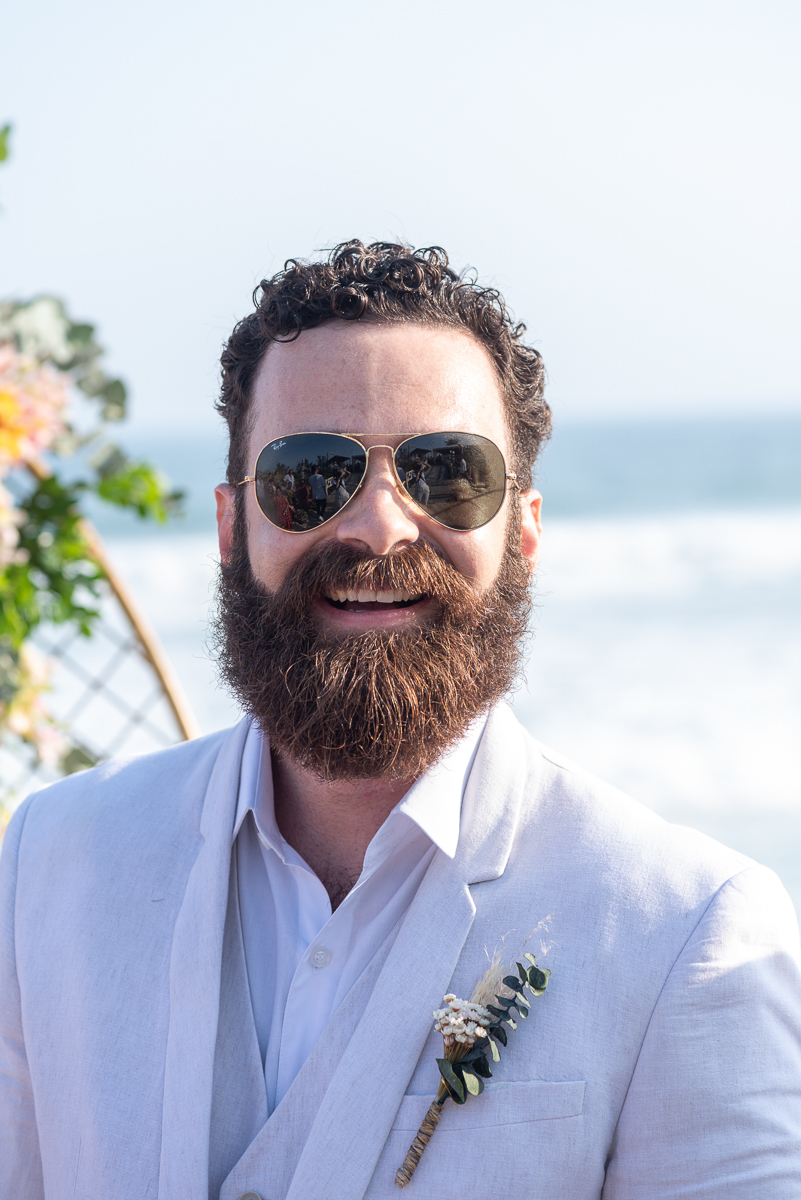 Noivo a espera da entrada  noiva.