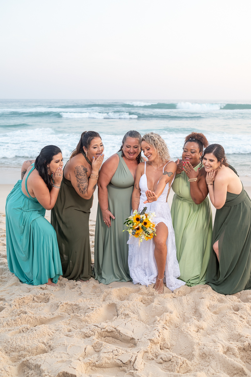 Noiva e madrinhas na  paleta de cores do casamento
