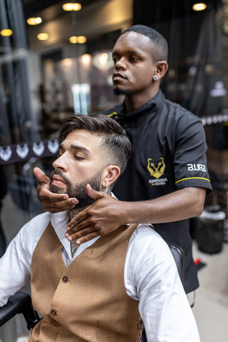 Barbearia preparando o noivo para o grande dia.