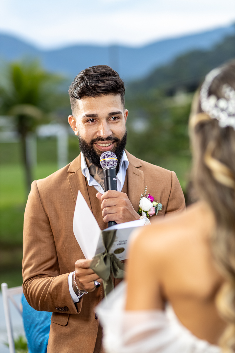 Votos do noivo no campo 