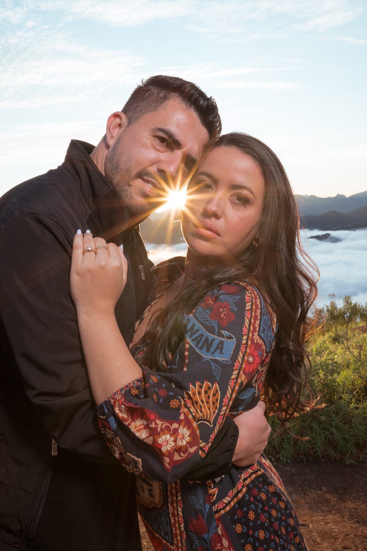 Pré-wedding  dos noivos nas montanhas 