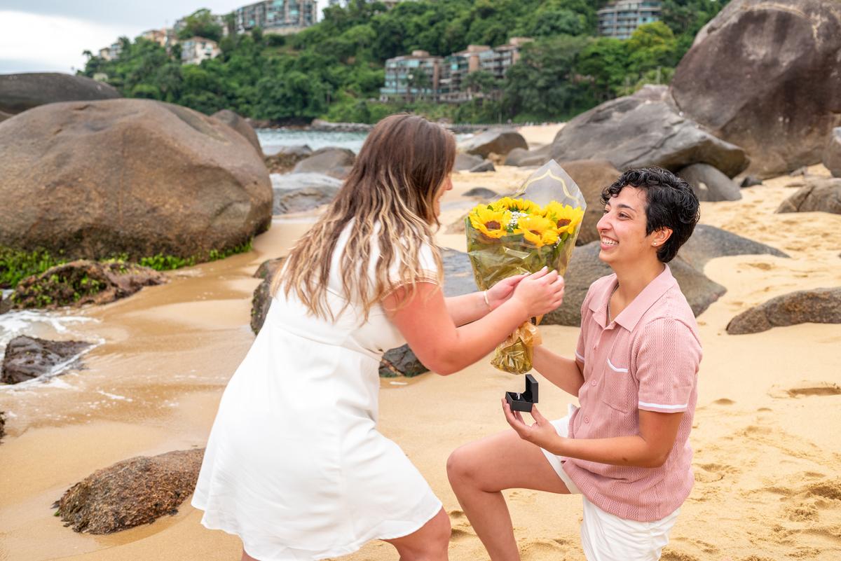 Noiva se emociona no pedido de noivado 