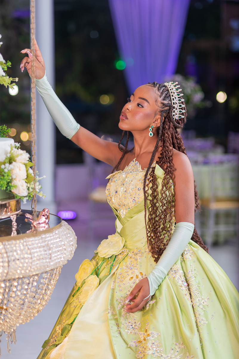 Decoração temática Princesa e o Sapo para festa de debutante