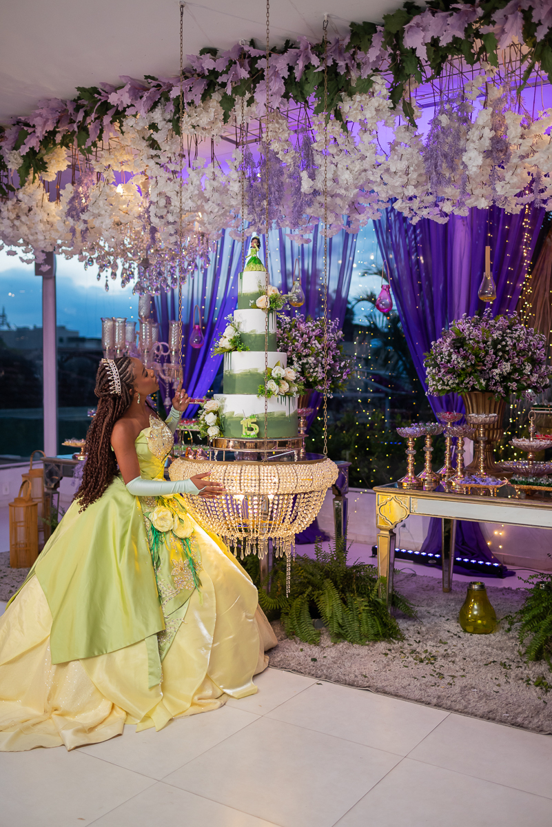 Bolo Princesa e o Sapo para festa de 15 anos