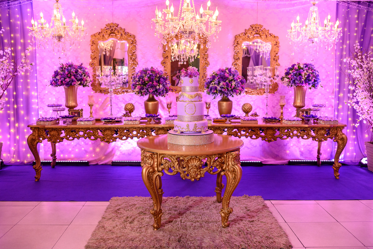 Festa de 15 anos em tons roxos