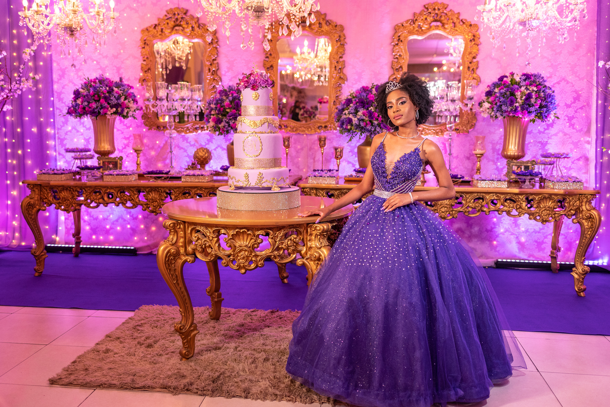 Festa de 15 anos em tons roxos