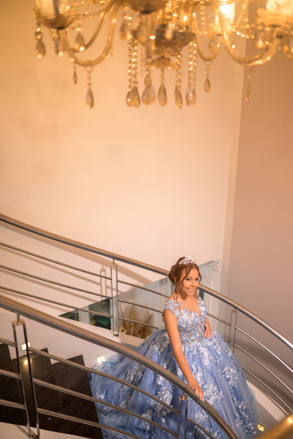 Debutante linda nas escadas 