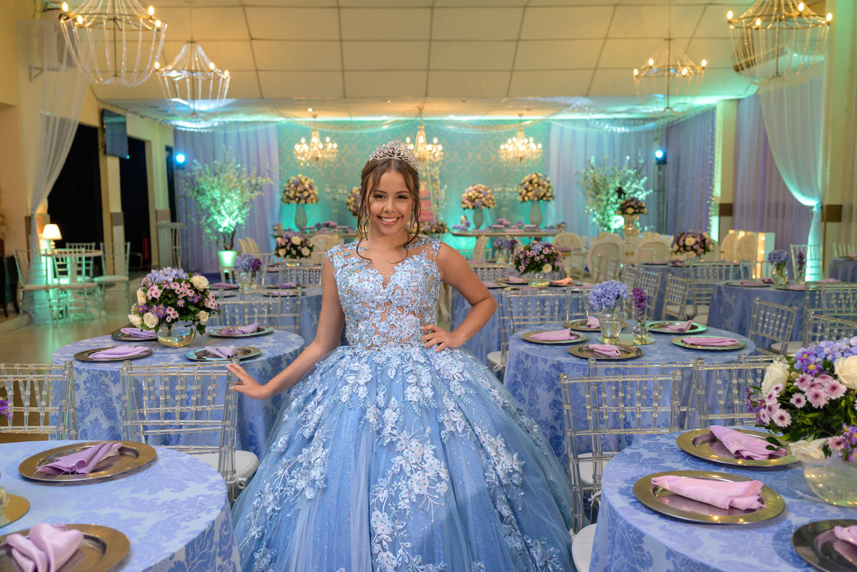 Debutantes no salão de festa 