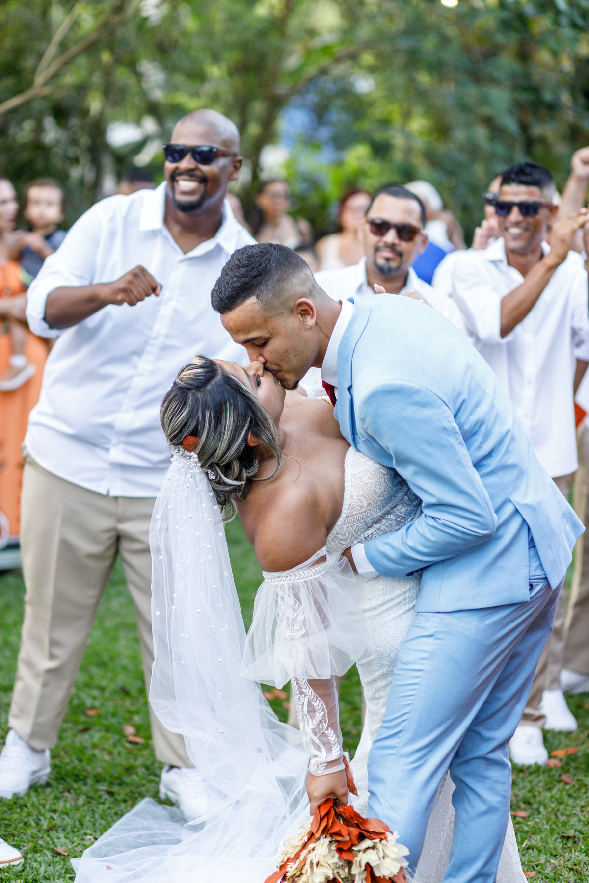 fotografias da hora do beijo na cerimônia 