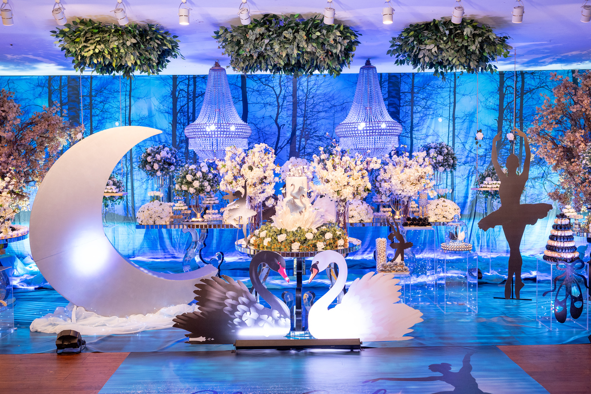 Decoração de 15 anos dos cisnes 