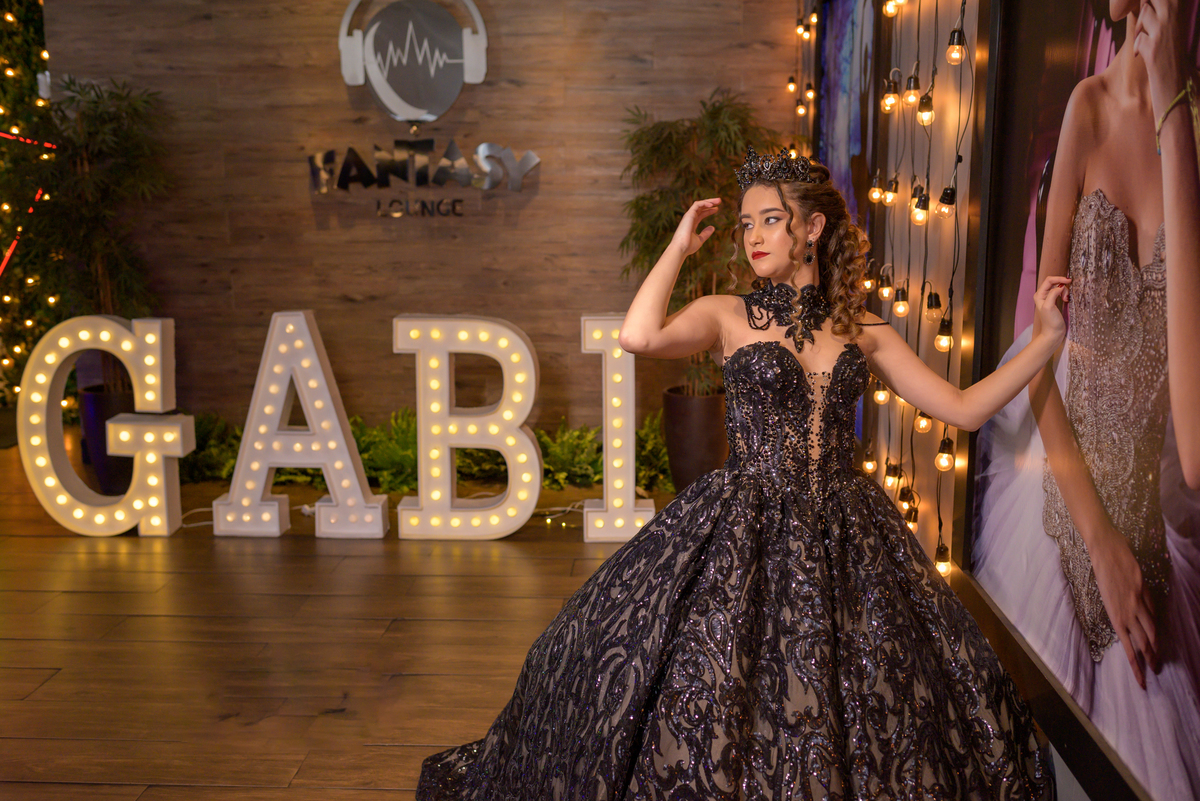  Fotografias da debutante de vestido preto