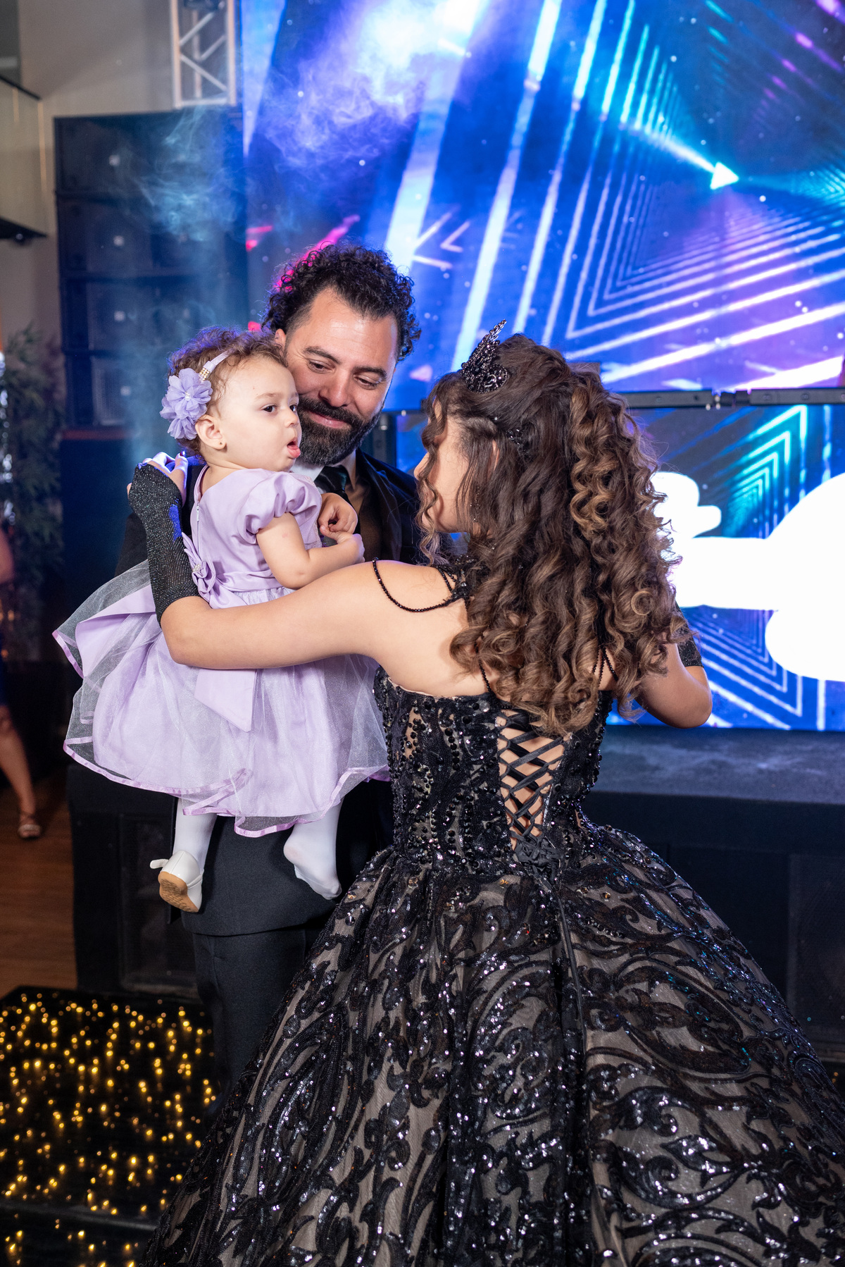 Dançando valsa com o tio da debutante 