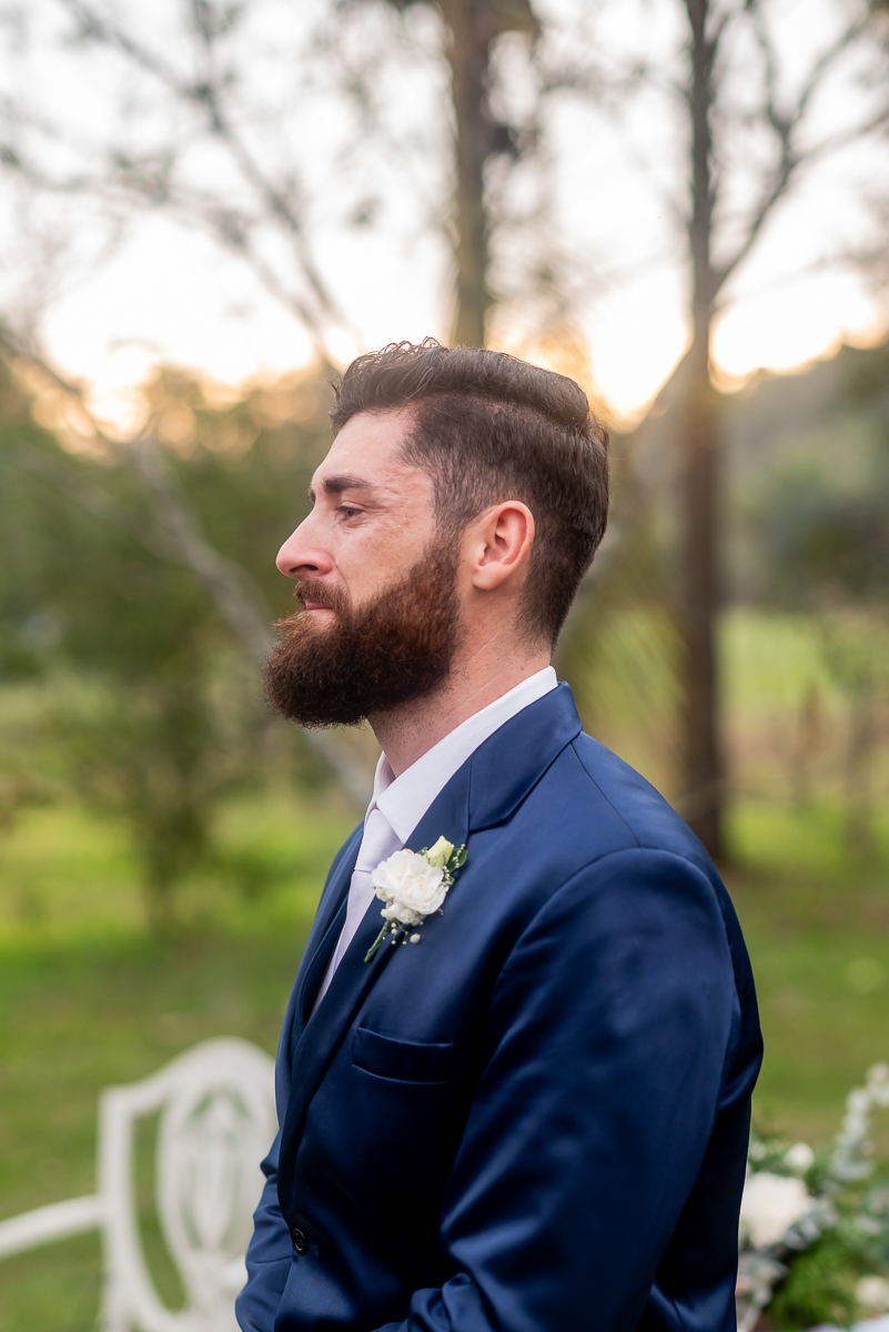  Noivo se emocionando 