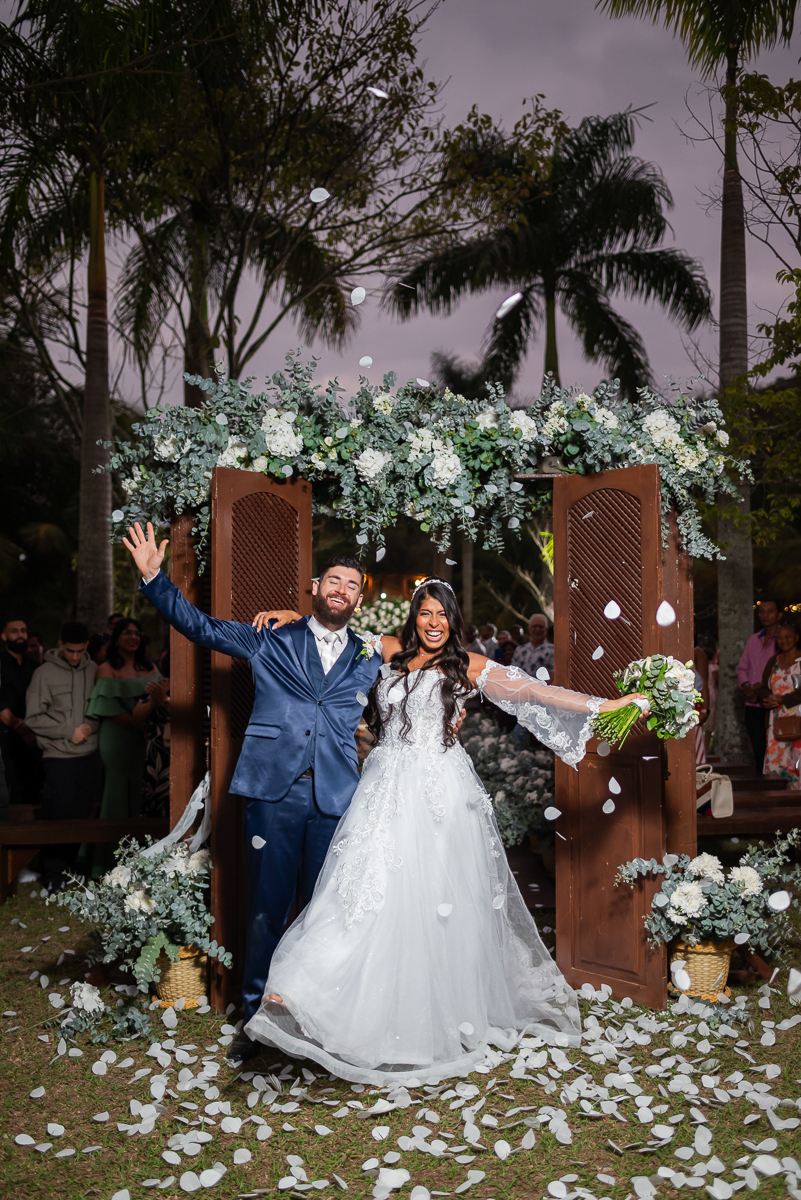 Fotos de noivos após cerimônia