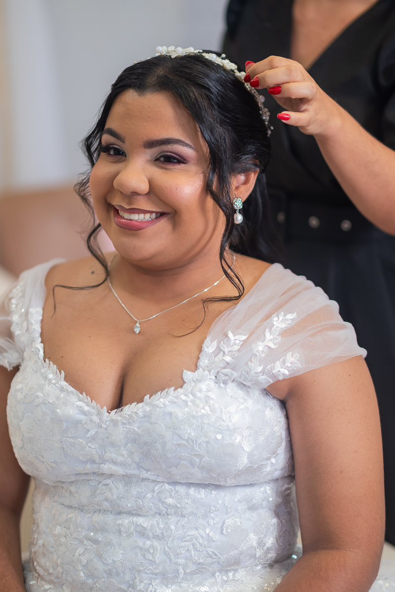 Noiva se arrumando no sítio