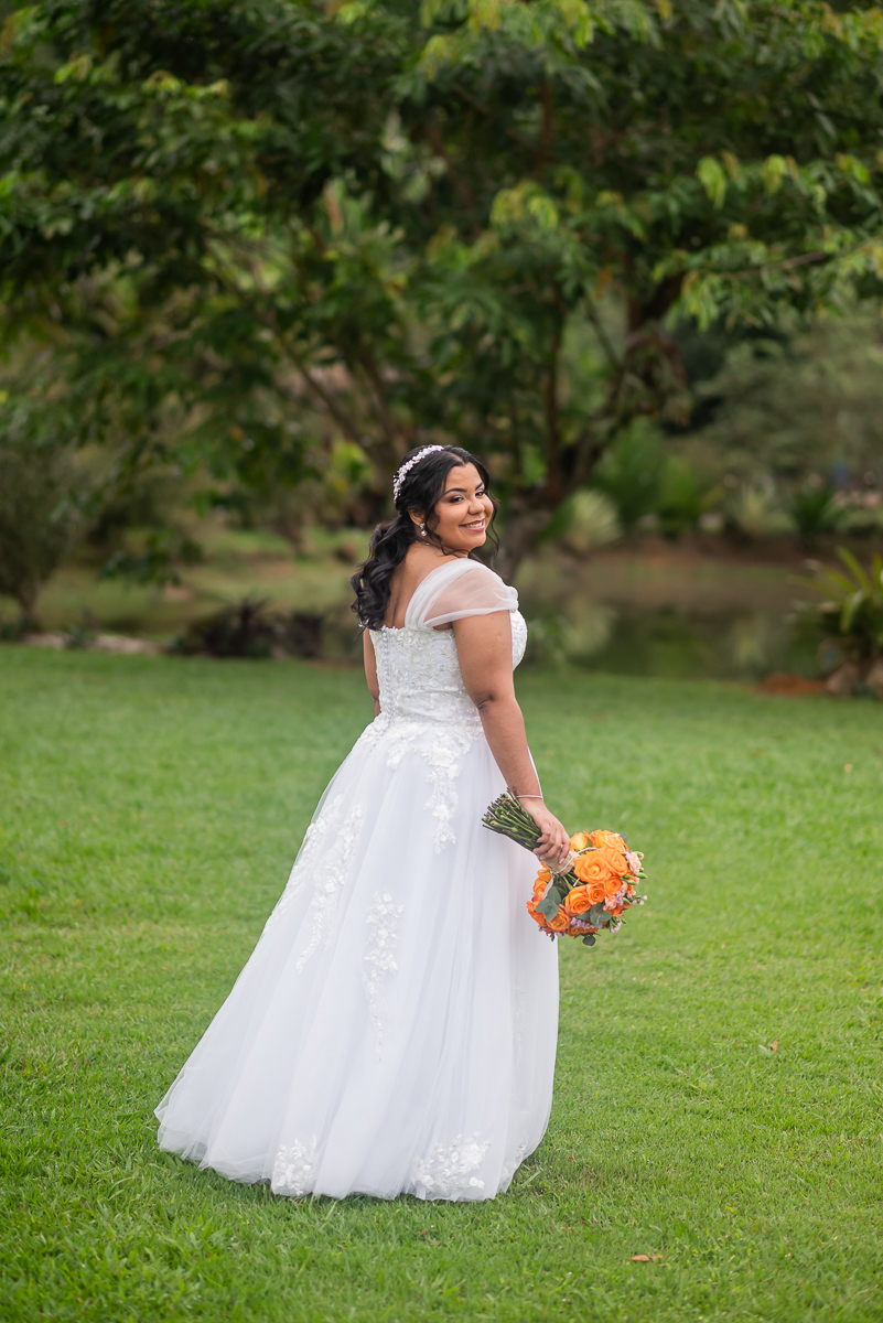 Making off noiva no sítio com decoração romântica