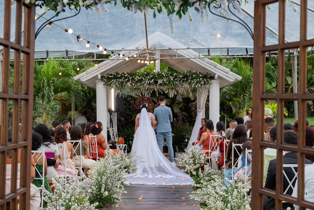 Cerimonia religiosa no sítio 