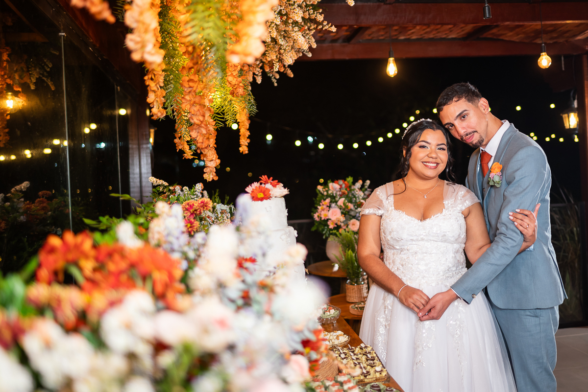  Noivos na mesa do Bolo 