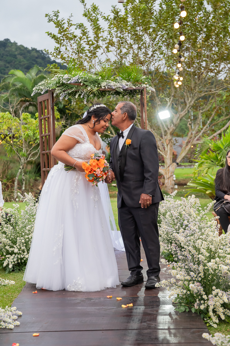 Entrada da noiva com o pai 