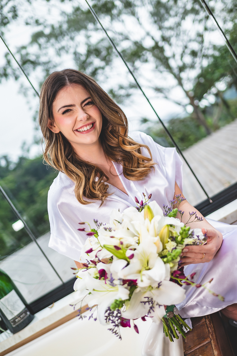 Making off da noiva com buquê