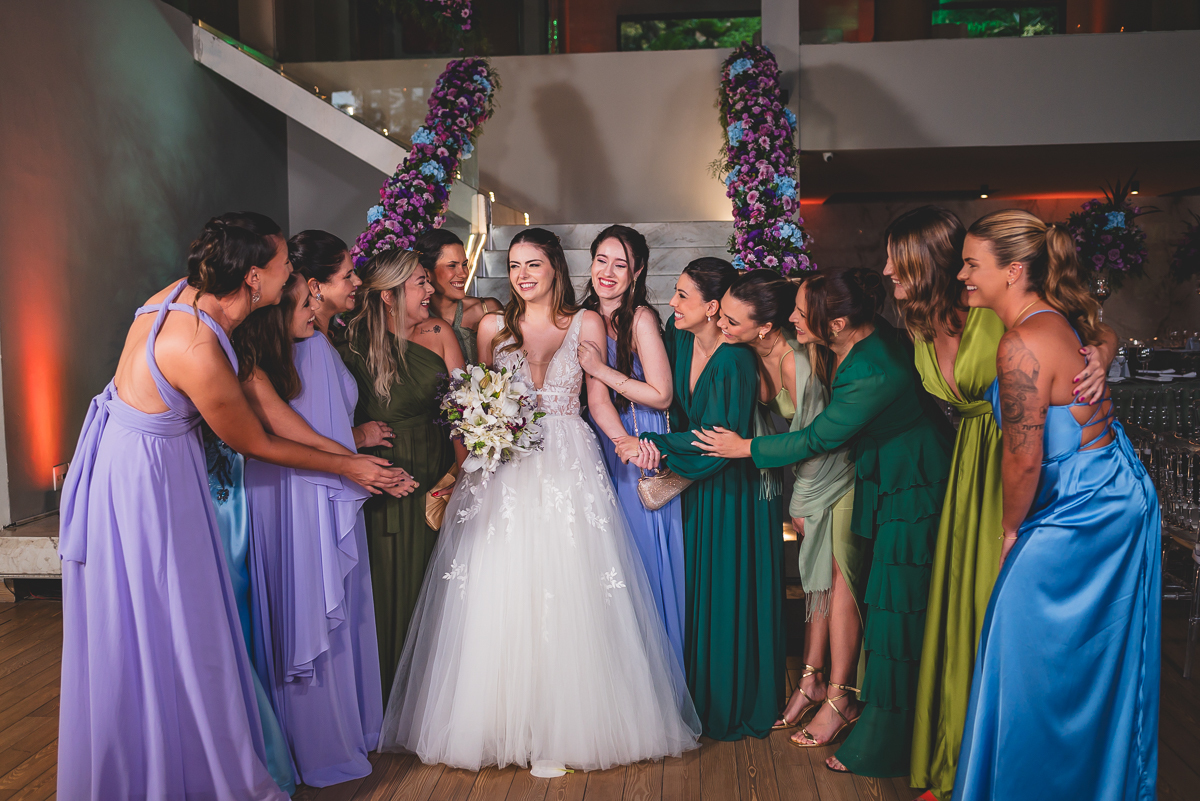 reação das madrinhas ao ver a noiva 