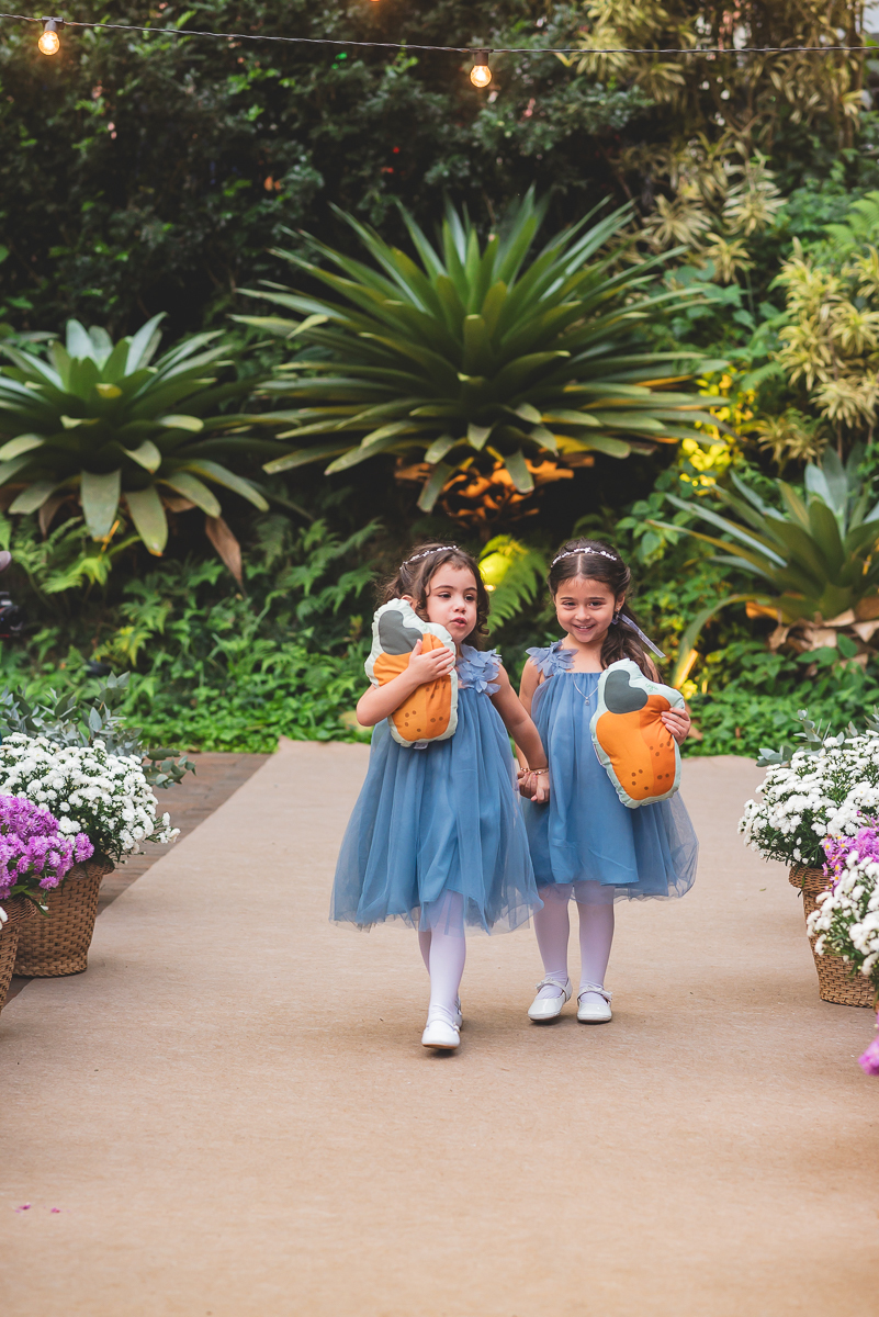  Damas com vestidos azul