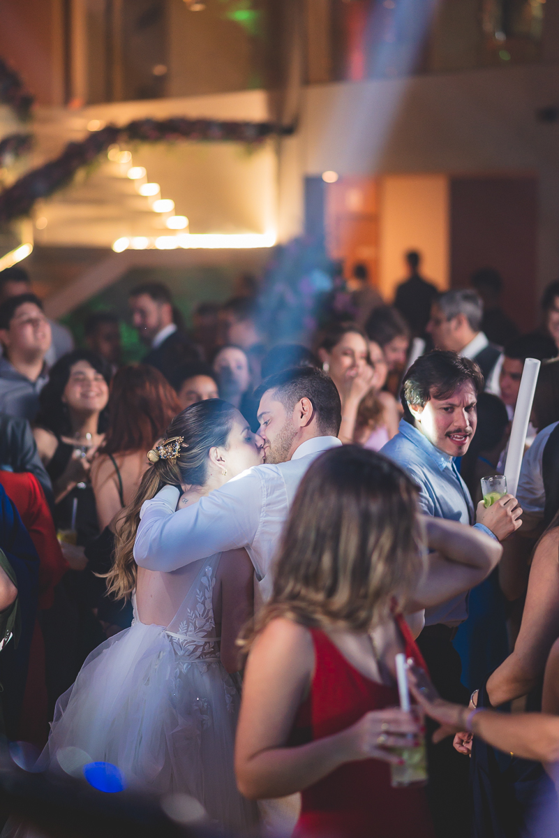 Noivos na pista  de dança 