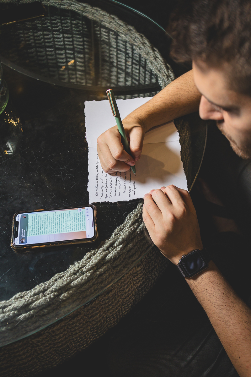 Noivo fazendo votos para sua noiva