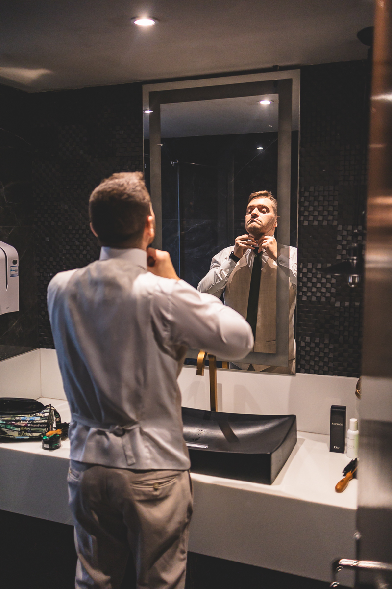  Noivo se arrumando