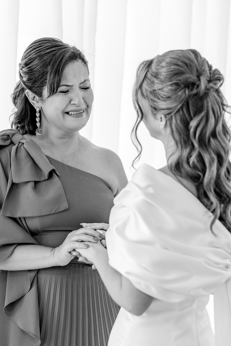 momento emocionante da noiva e da mãe