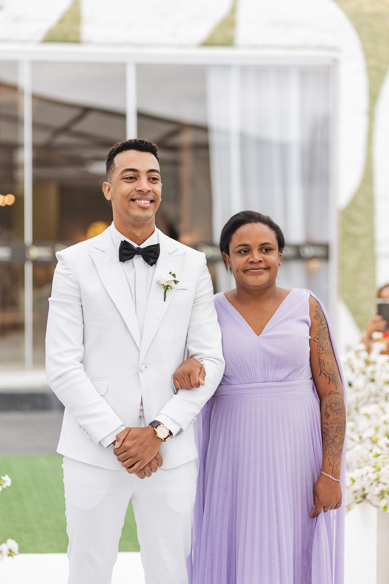 Entrada da mãe com o noivo 