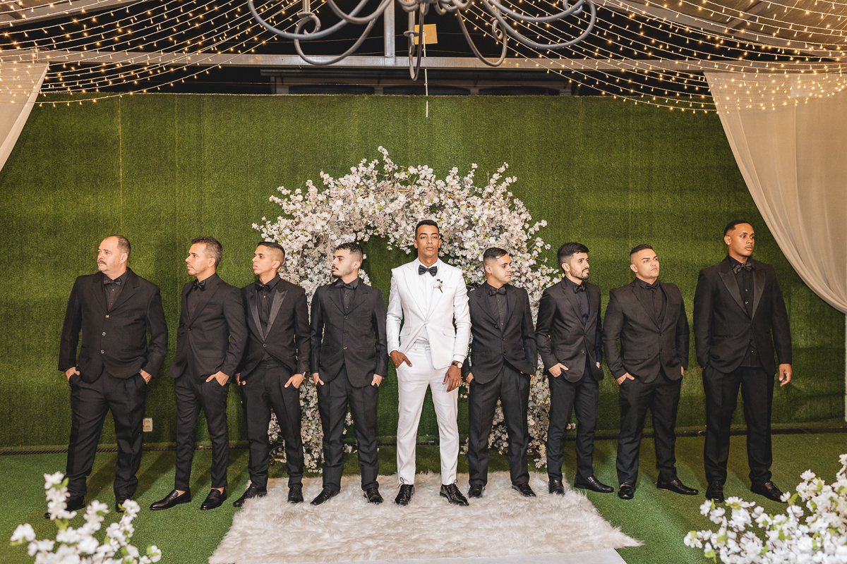 Padrinhos com o noivo 