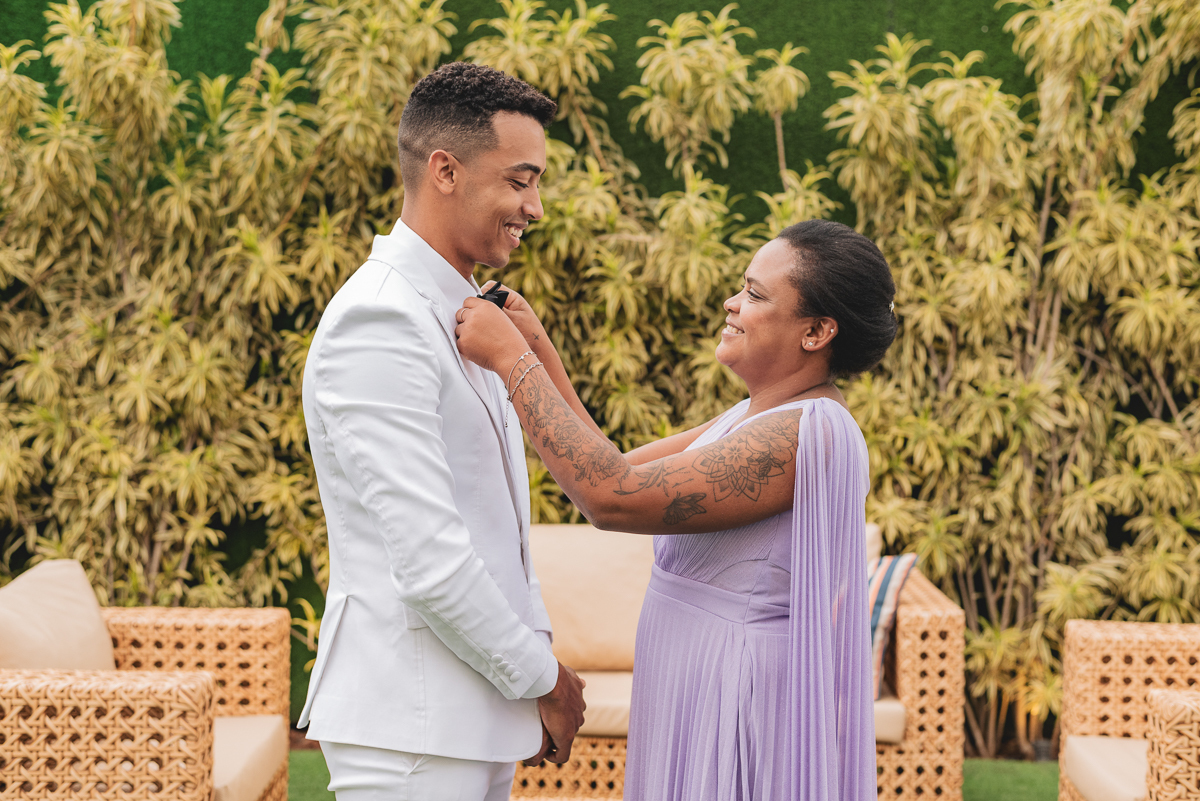 Making off do noivo com a mãe 