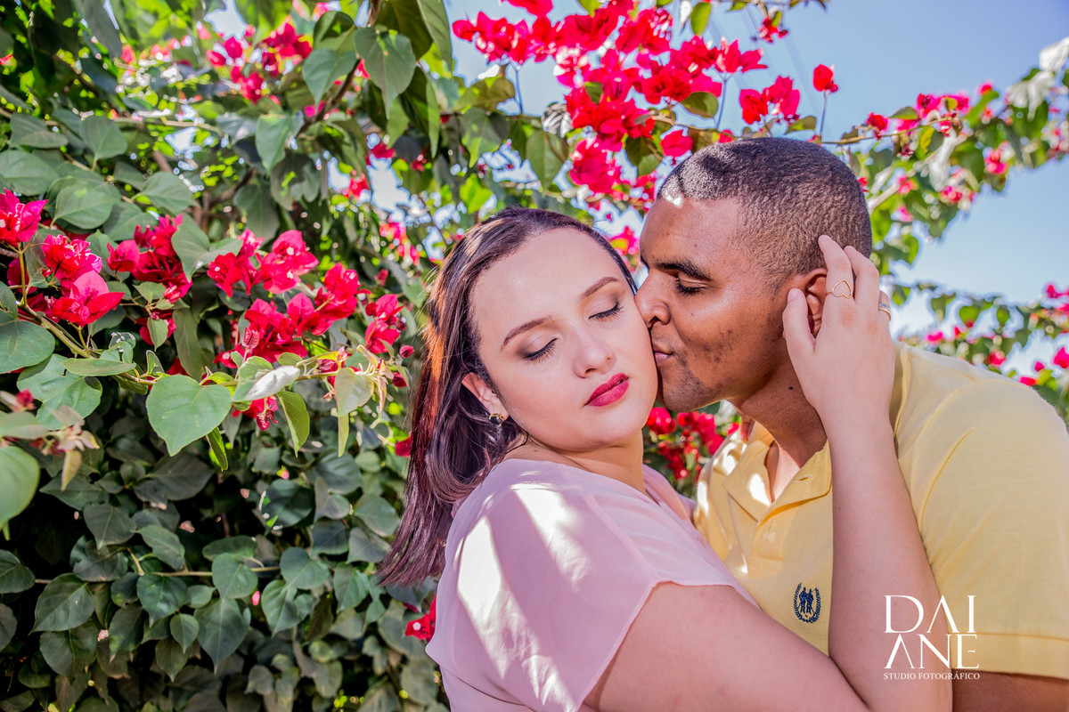 noiva expressa toda a sua emoção em seu ensaio fotográfico