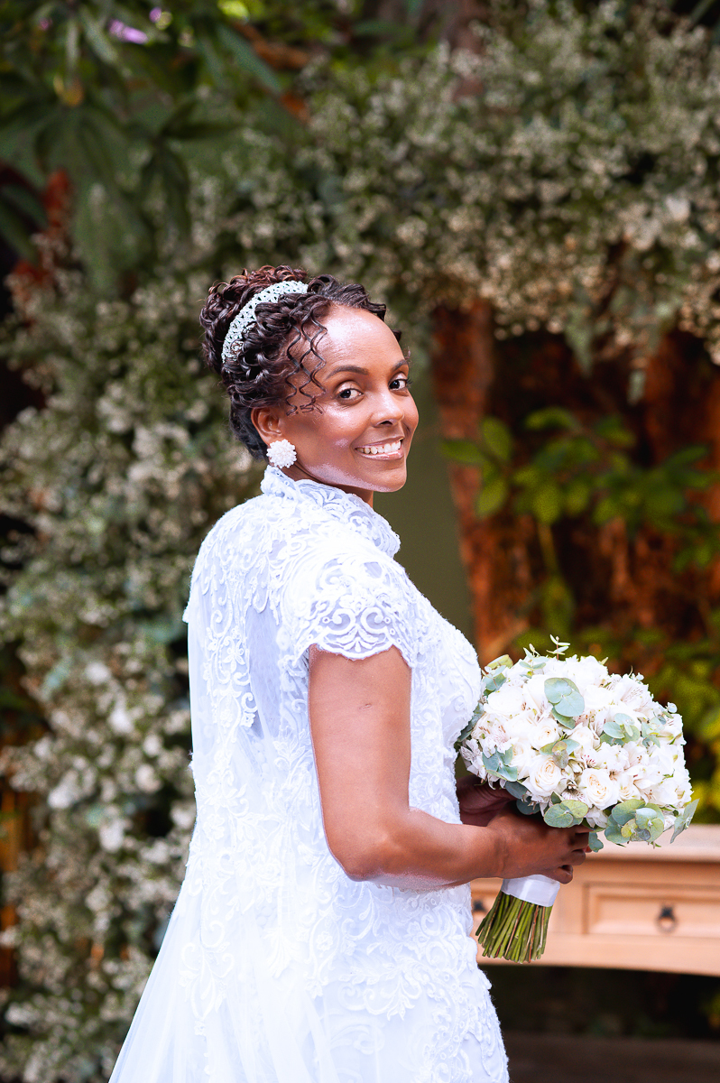 Noiva radiante, coração em festa