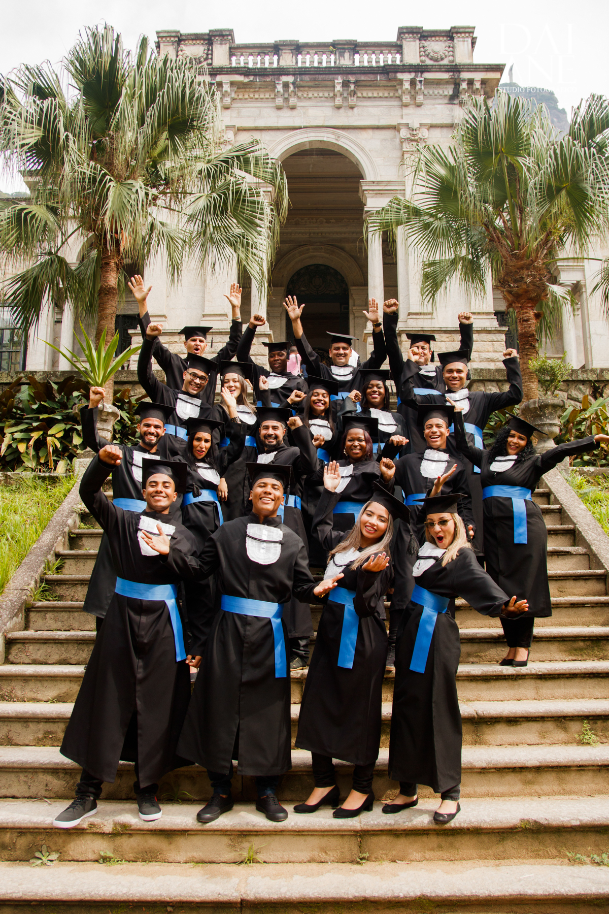turma de logistica da faculdade estácio de sá faz seu ensaio 