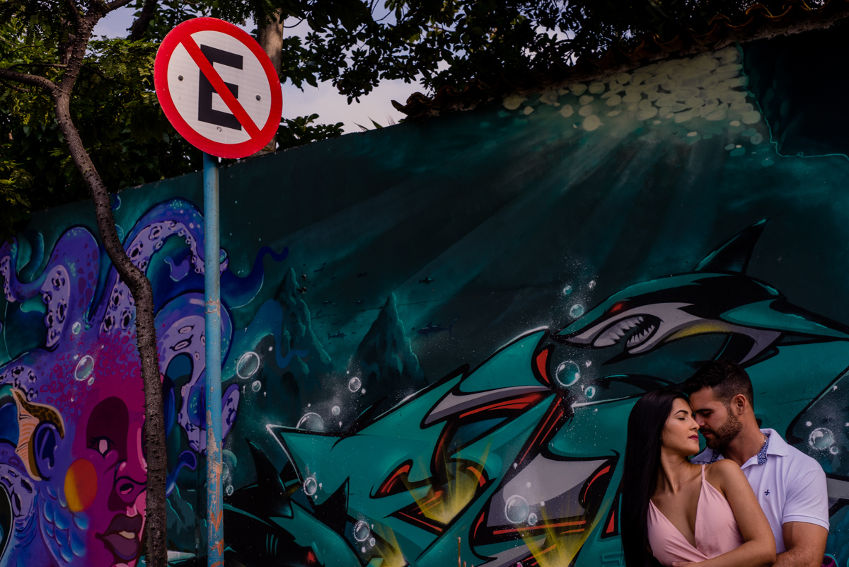 Pre wedding em meio paredes grafitadas do Rio de Janeiro