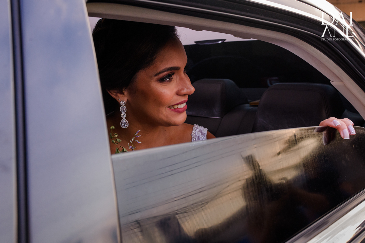 Noia chegando na igreja