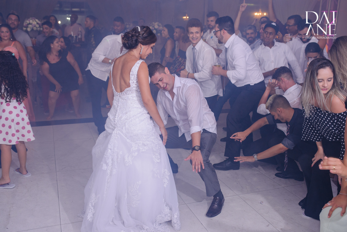 Noivos dançando